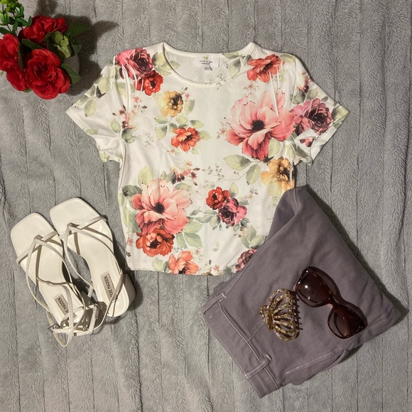 NWOT Floral Tee - Picture 1 of 7